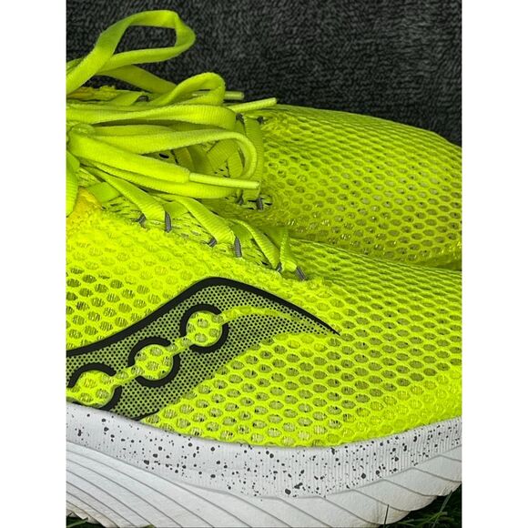 Saucony Kinvara 14 Women’s Running Shoes Size 9 Neon Yellow Lightweight - Picture 4 of 9